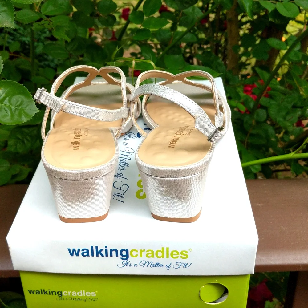 Walking Cradles Leandra Gold Spark